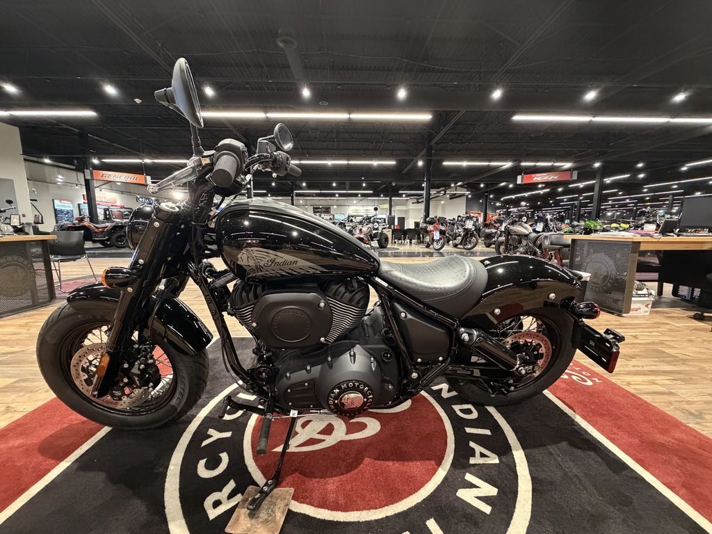 2026 Indian Motorcycle® Chief® Bobber Black Metallic BASE in Elyria, OH
