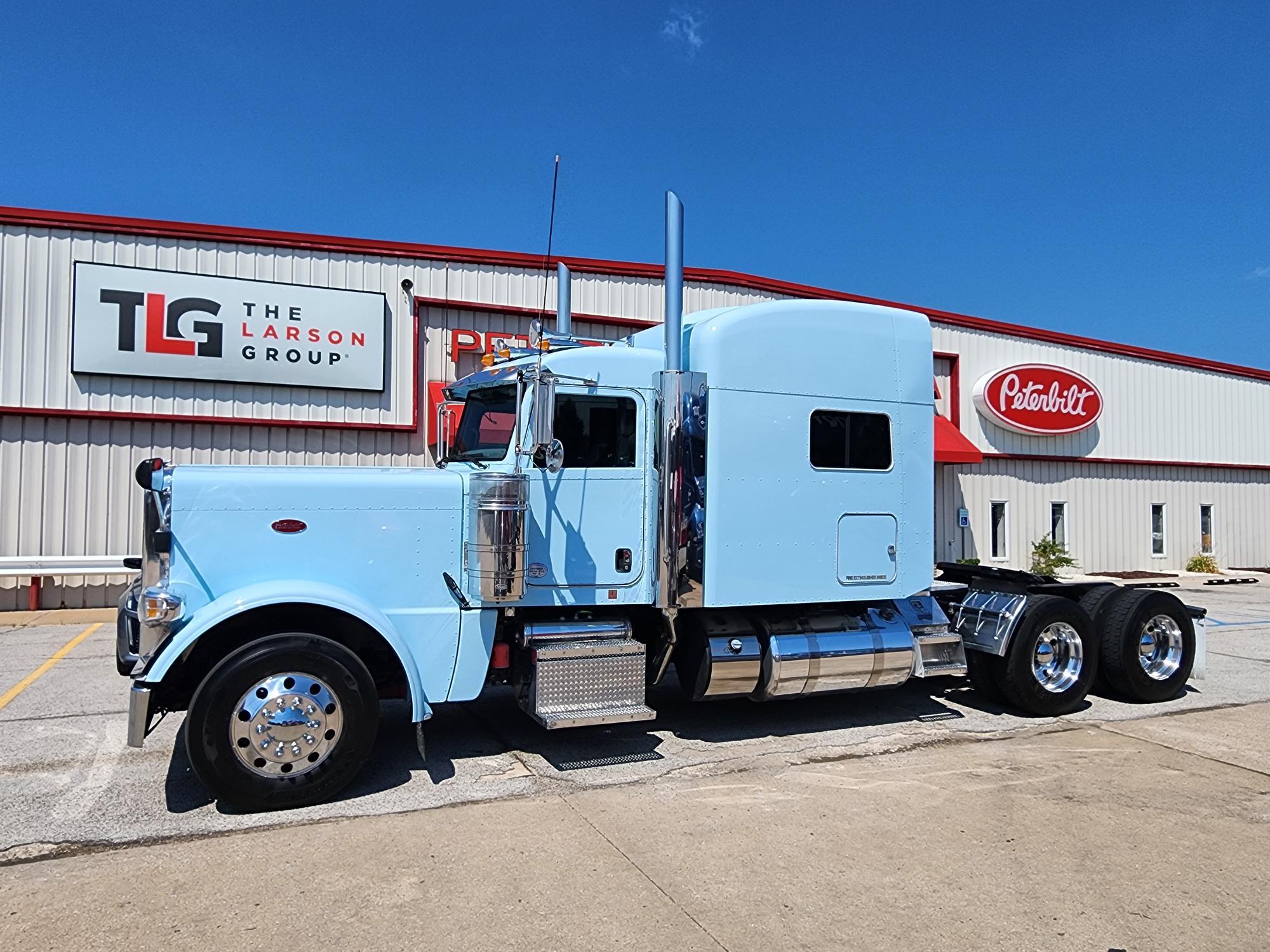 2017 Peterbilt 389 in Strafford, MO
