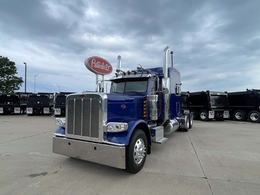 2024 Peterbilt 389 in Strafford, MO
