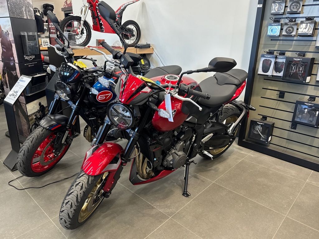 2026 Triumph Trident 800 Jet black 800 in Augusta, ME