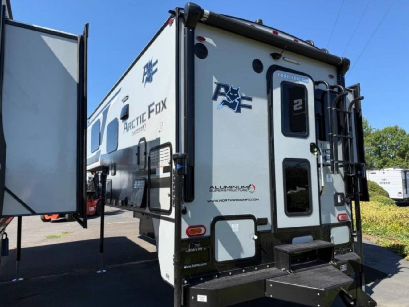 A photo of this 2026 Northwood Arctic Fox 811