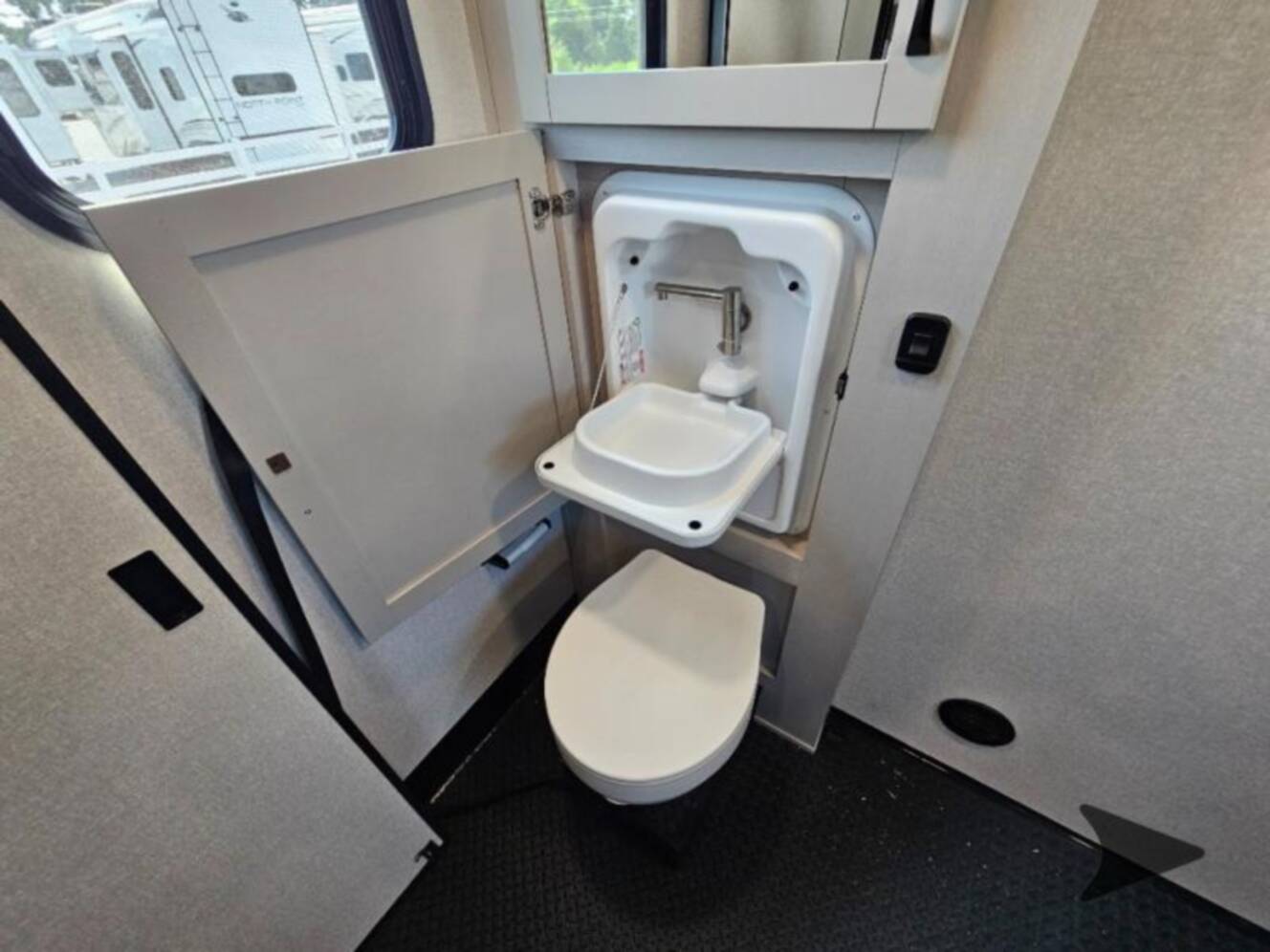 A photo of this 2026 Jayco Seismic 395