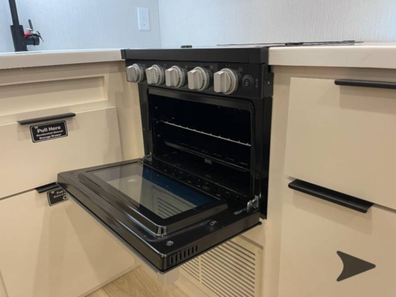 A photo of this 2026 Winnebago Thrive 25RLS