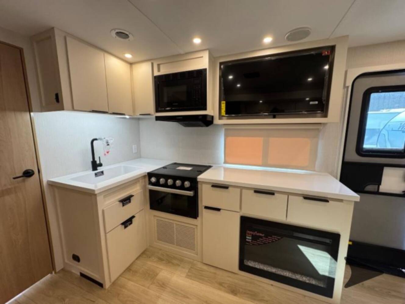A photo of this 2026 Winnebago Thrive 25RLS