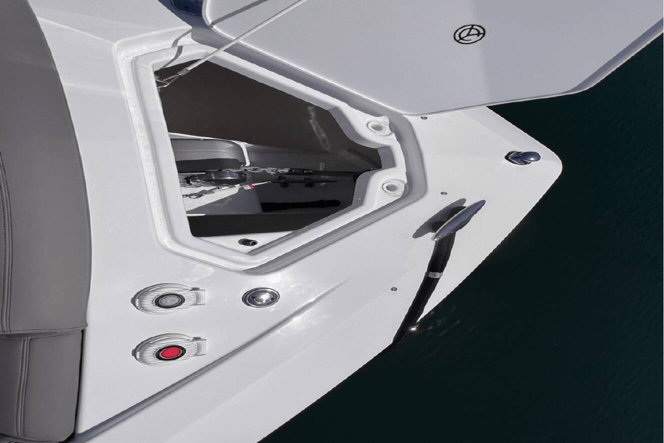 A photo of this 2019 Cruisers Yachts 338 SOUTH BEACH