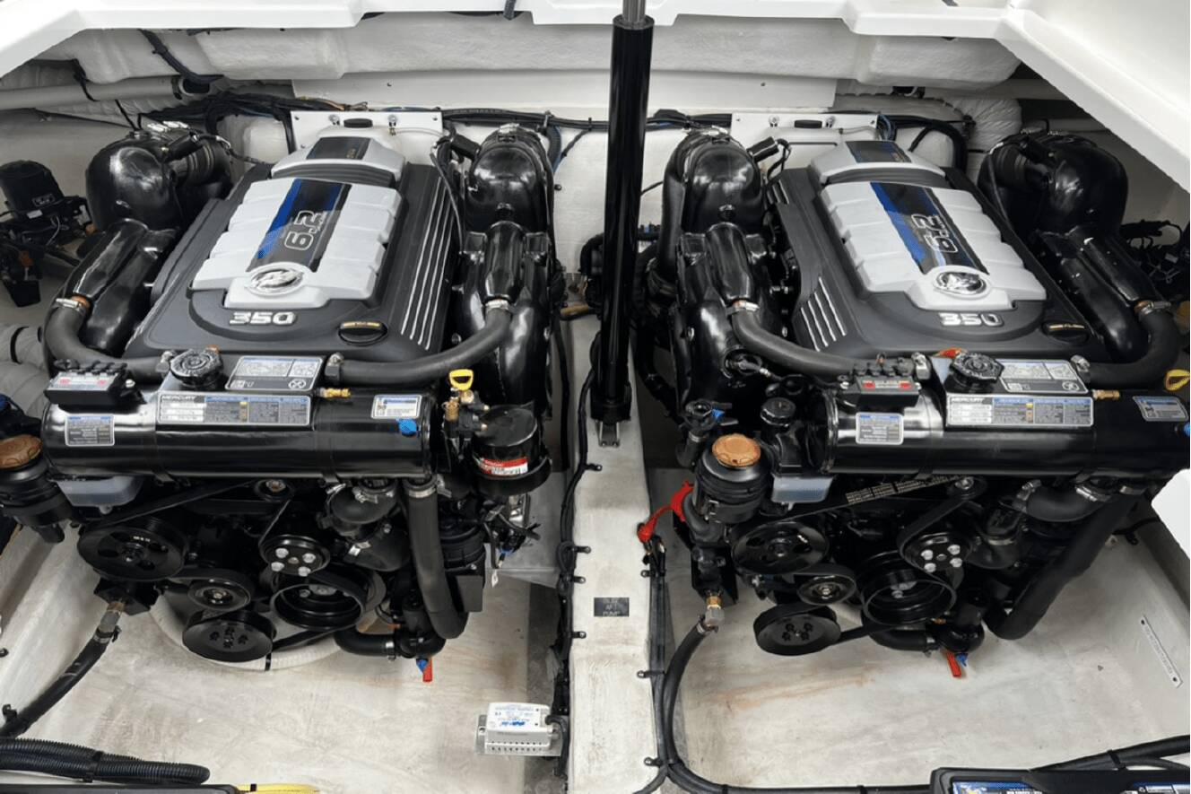 A photo of this 2019 Cruisers Yachts 338 SOUTH BEACH
