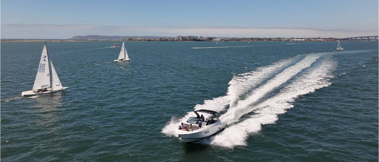 A photo of this 2019 Cruisers Yachts 338 SOUTH BEACH