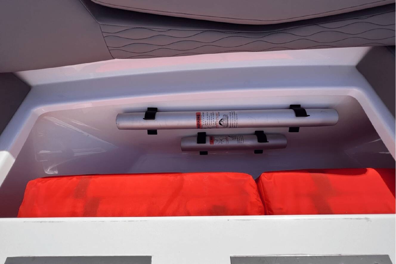 A photo of this 2019 Cruisers Yachts 338 SOUTH BEACH