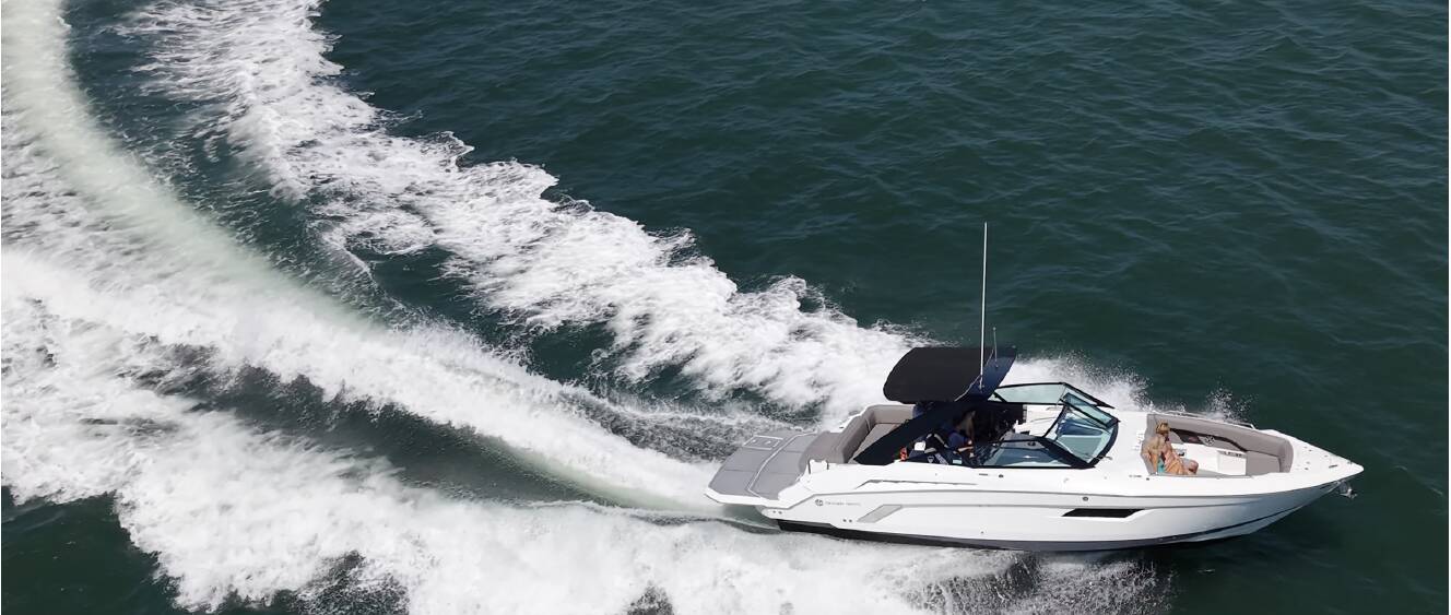 A photo of this 2019 Cruisers Yachts 338 SOUTH BEACH