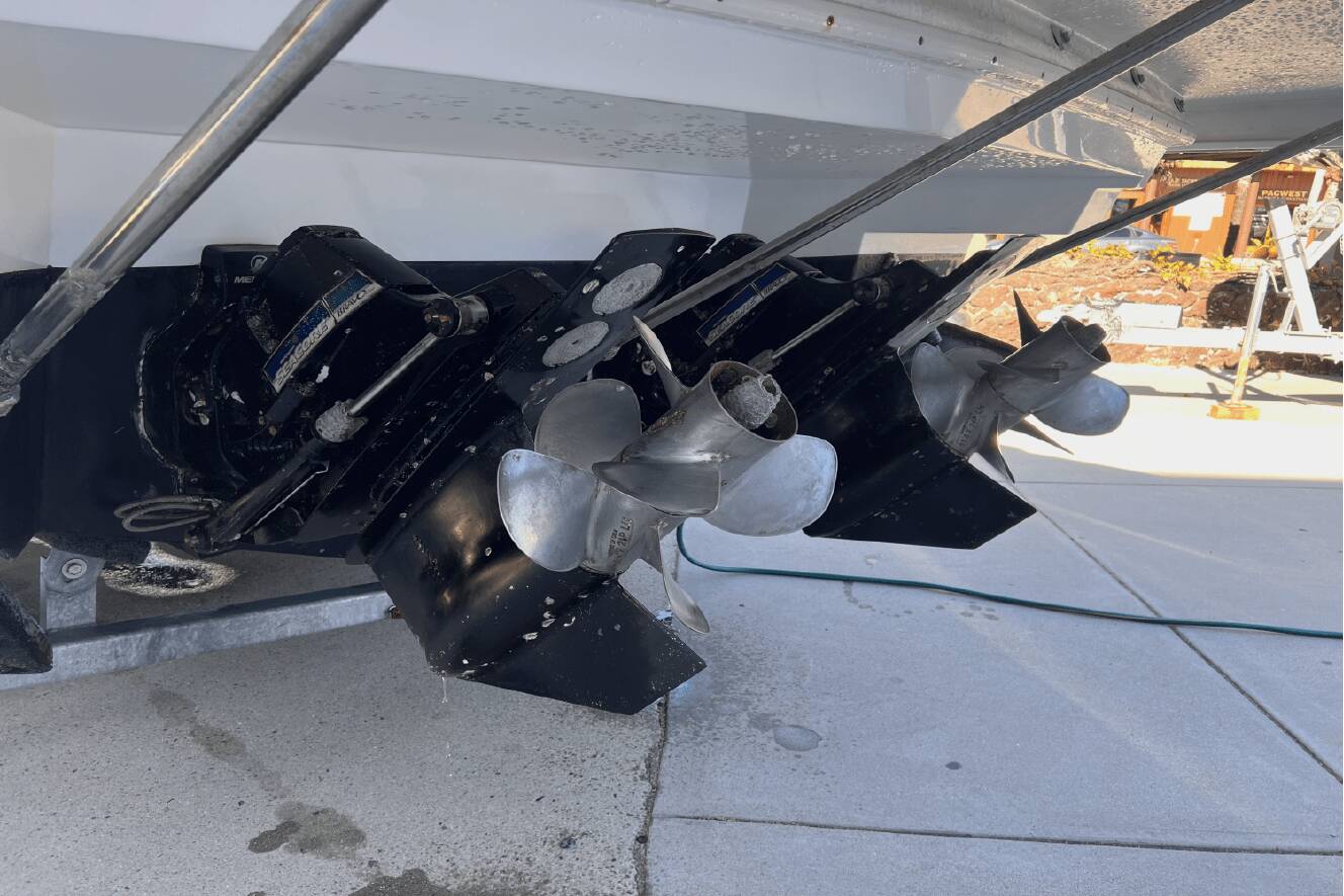 A photo of this 2019 Cruisers Yachts 338 SOUTH BEACH