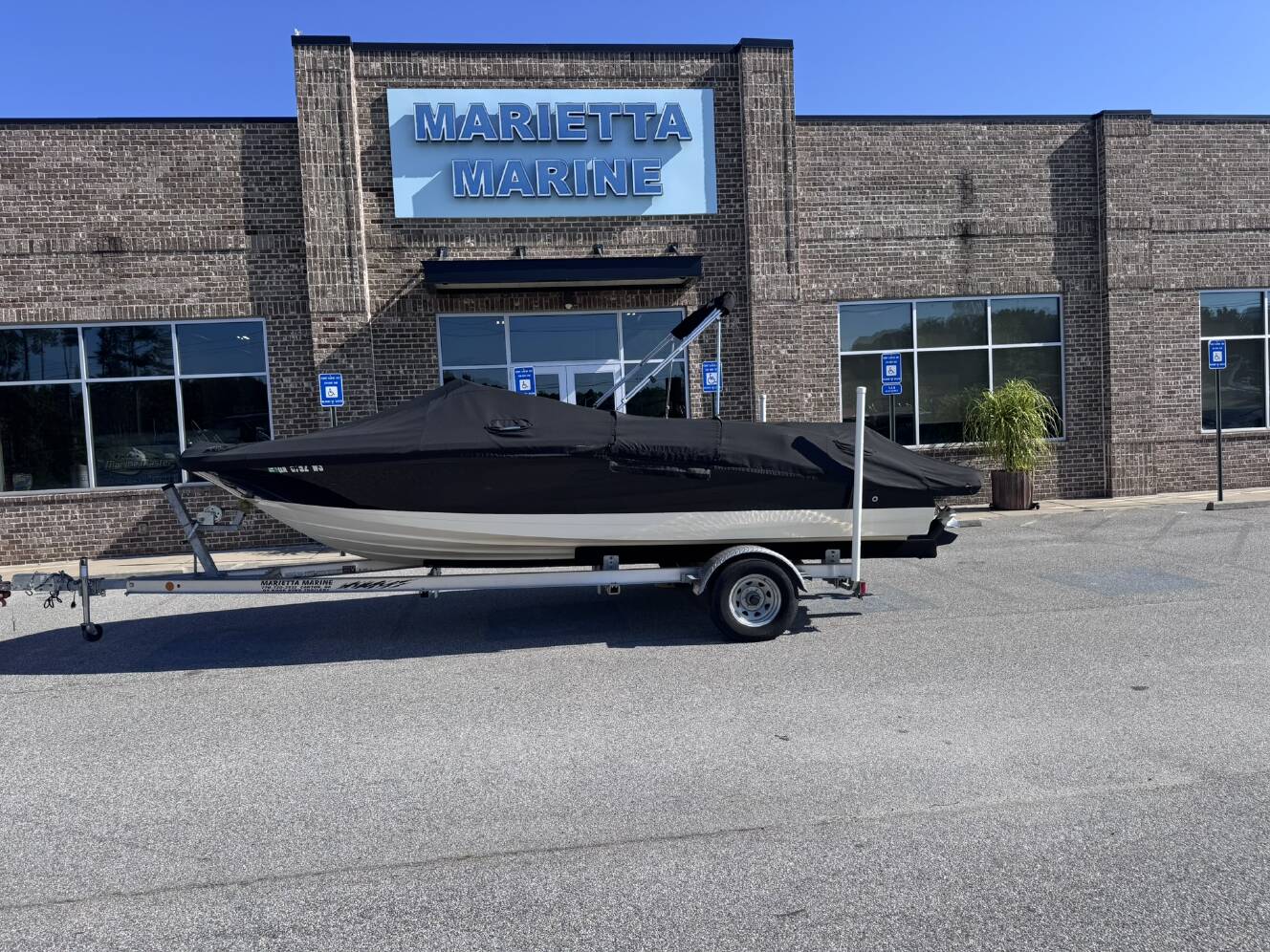A photo of this 2018 Sea Ray 210 SPX w/MerCruiser 4.5L - 250HP Engine and Trailer
