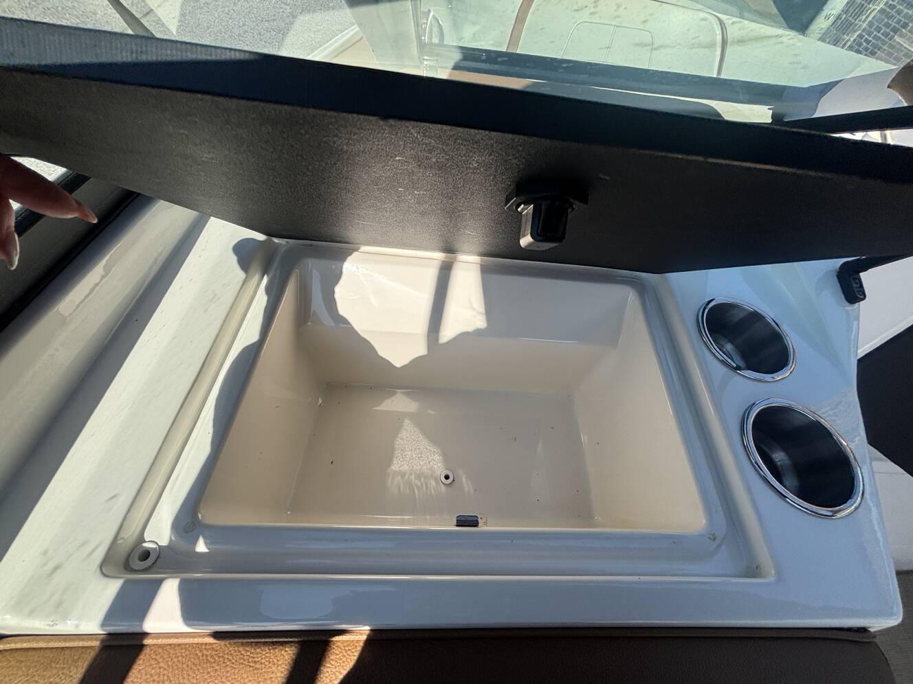 A photo of this 2018 Sea Ray 210 SPX w/MerCruiser 4.5L - 250HP Engine and Trailer