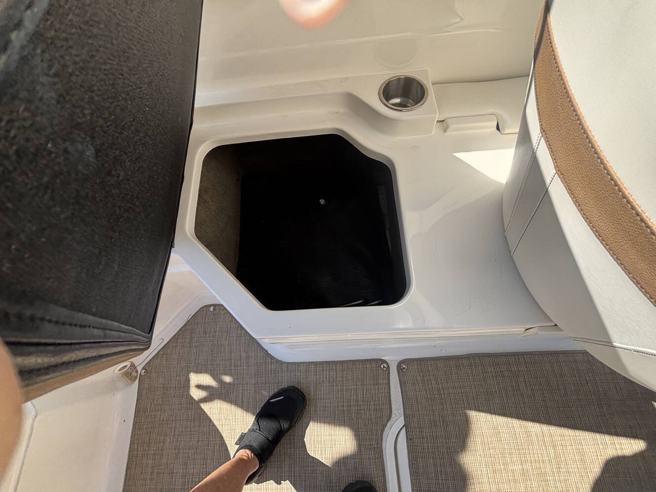 A photo of this 2018 Sea Ray 210 SPX w/MerCruiser 4.5L - 250HP Engine and Trailer