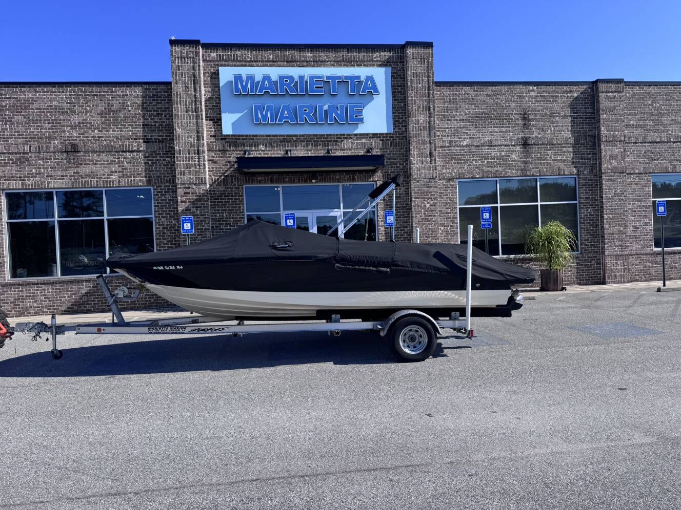 A photo of this 2018 Sea Ray 210 SPX w/MerCruiser 4.5L - 250HP Engine and Trailer