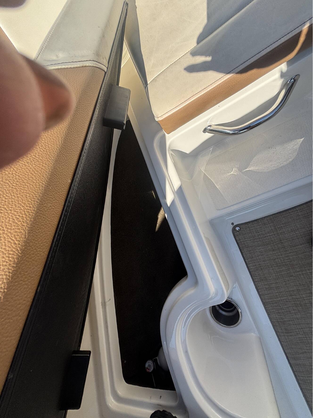 A photo of this 2018 Sea Ray 210 SPX w/MerCruiser 4.5L - 250HP Engine and Trailer