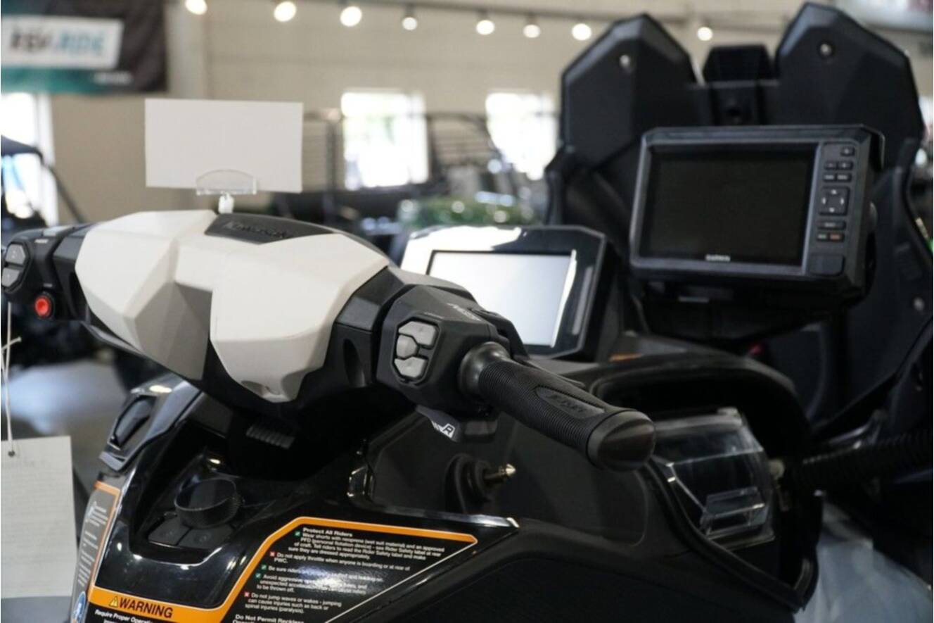 A photo of this 2025 Kawasaki Ultra® 160LX-S Angler