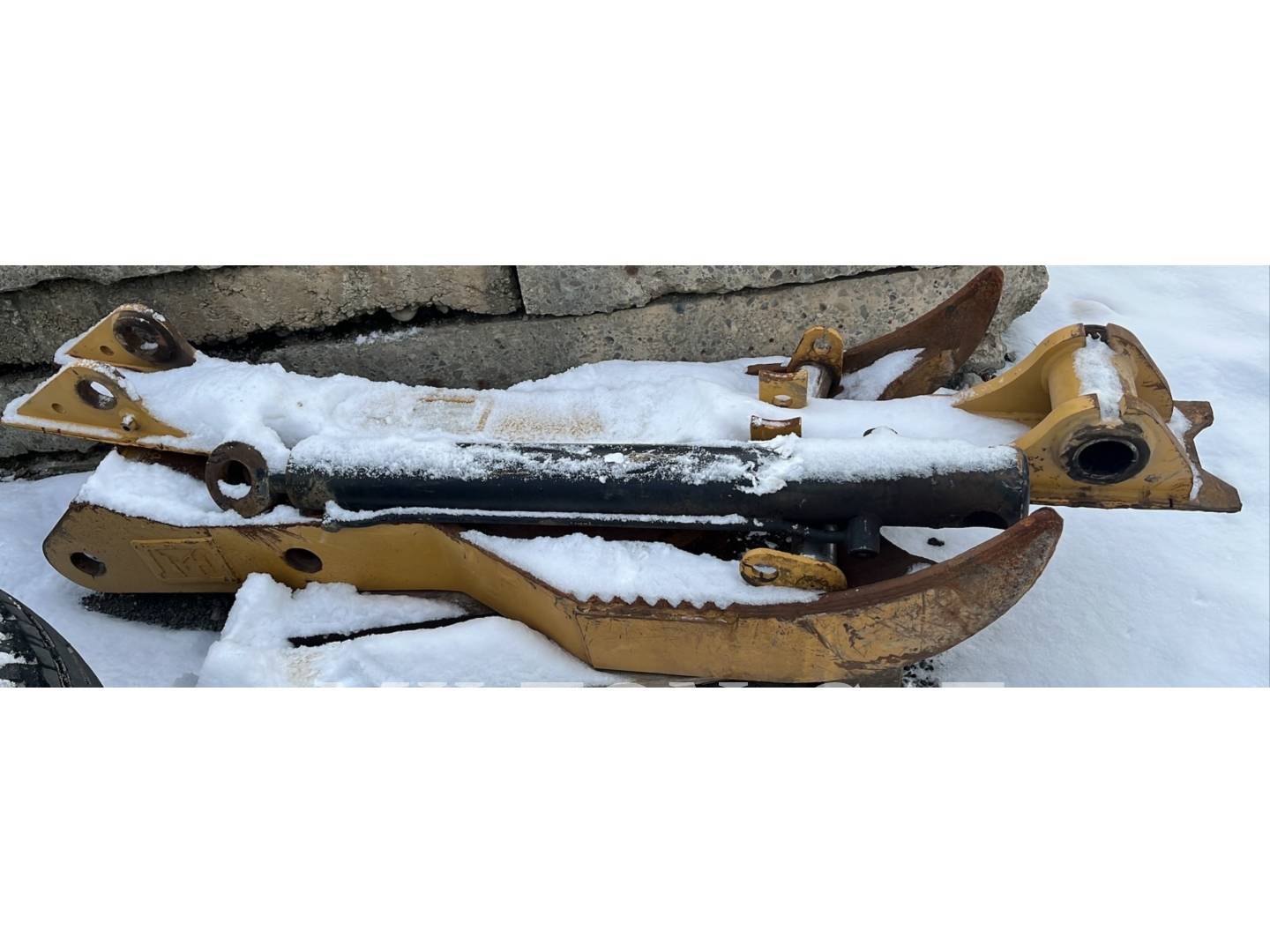 2017 CAT 320-323 UTILITY THIMB in Binghamton, NY