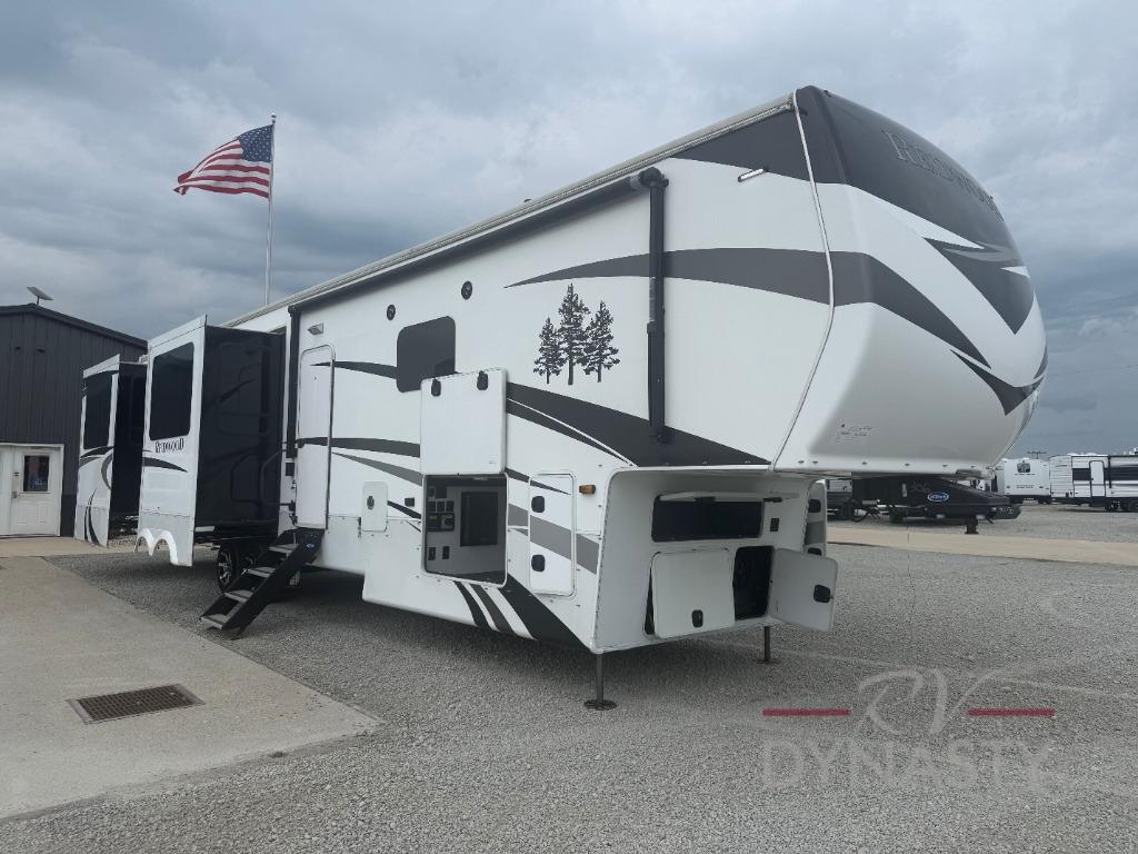 2021 Redwood Rv Redwood 4150RD in bunker hill IN