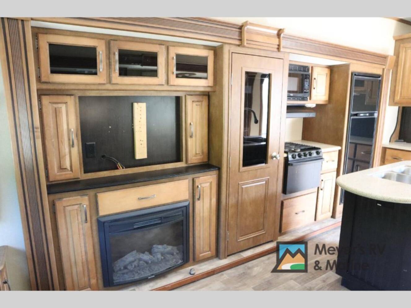 A photo of this 2014 Grand Design Reflection 303RLS