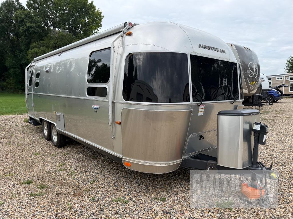 2015 Airstream International Signature 27FB in okoboji IA