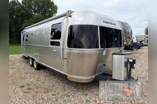 2015 Airstream International Signature 27FB in okoboji IA