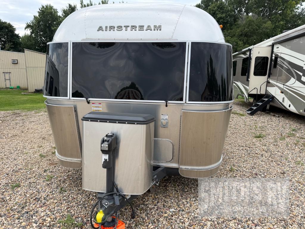 2015 Airstream International Signature 27FB in okoboji IA