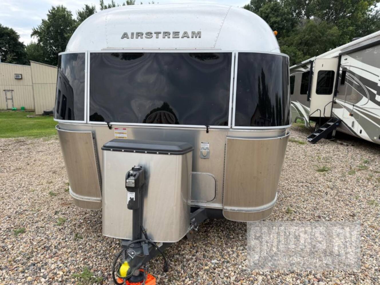 A photo of this 2015 Airstream International Signature 27FB