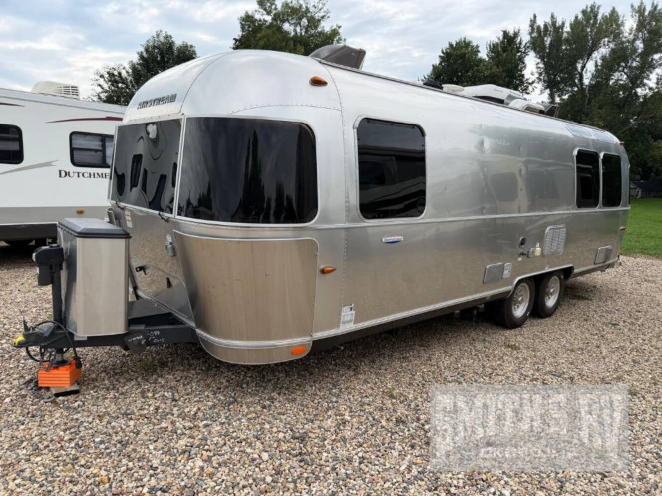 A photo of this 2015 Airstream International Signature 27FB