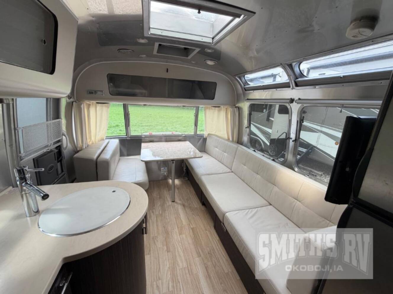 A photo of this 2015 Airstream International Signature 27FB