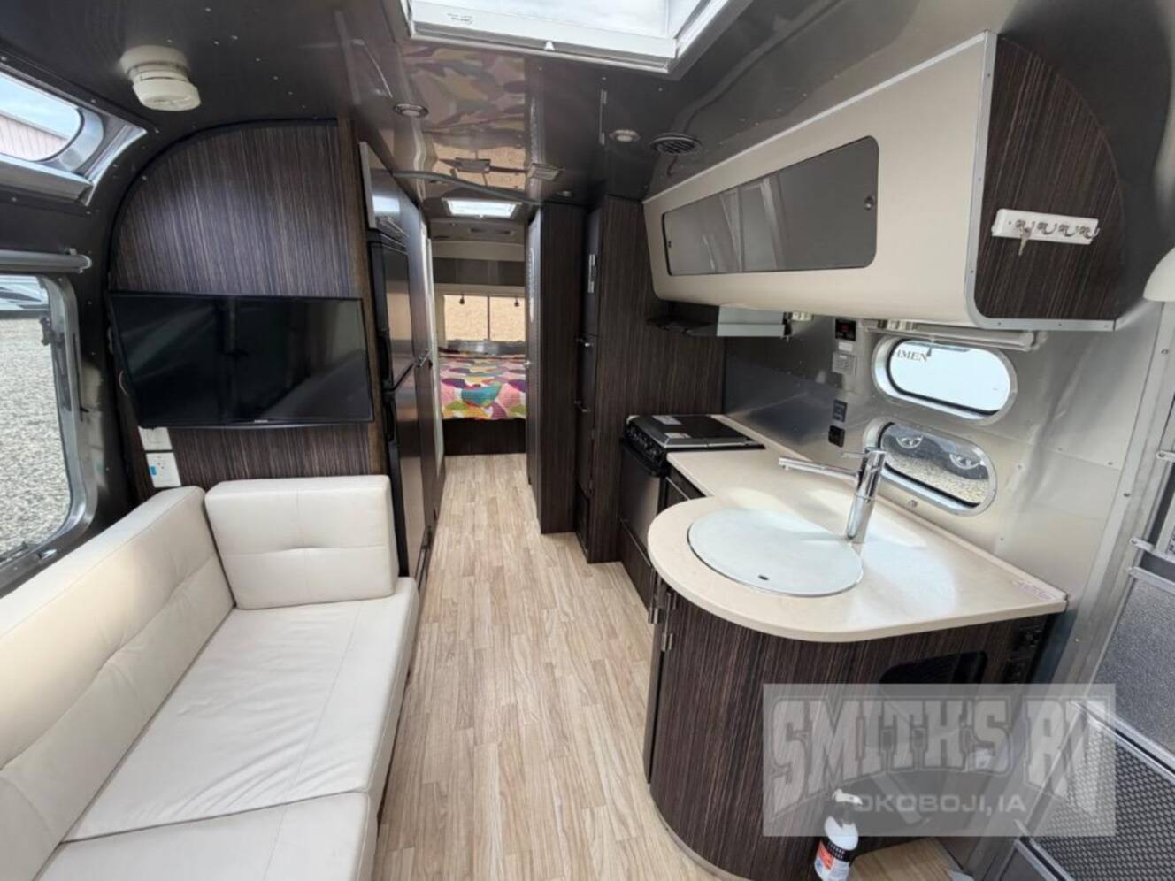A photo of this 2015 Airstream International Signature 27FB