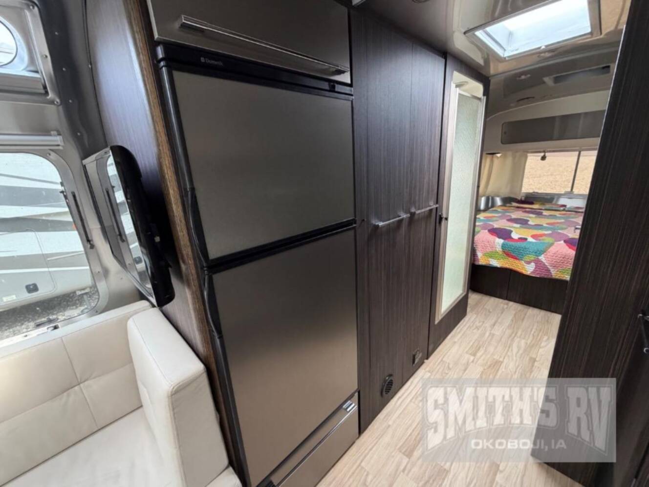 A photo of this 2015 Airstream International Signature 27FB