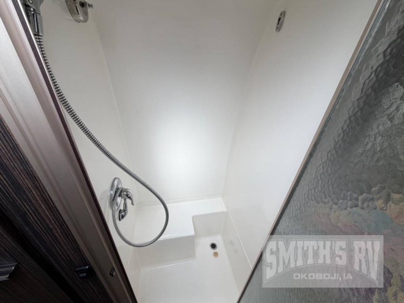 A photo of this 2015 Airstream International Signature 27FB
