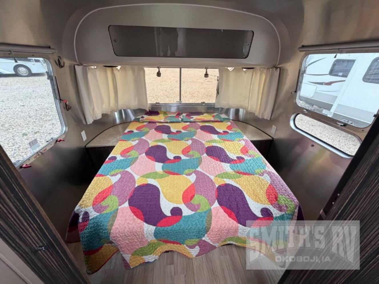 A photo of this 2015 Airstream International Signature 27FB