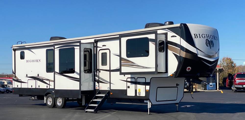 2020 Heartland Bighorn 3950FL in ramona CA