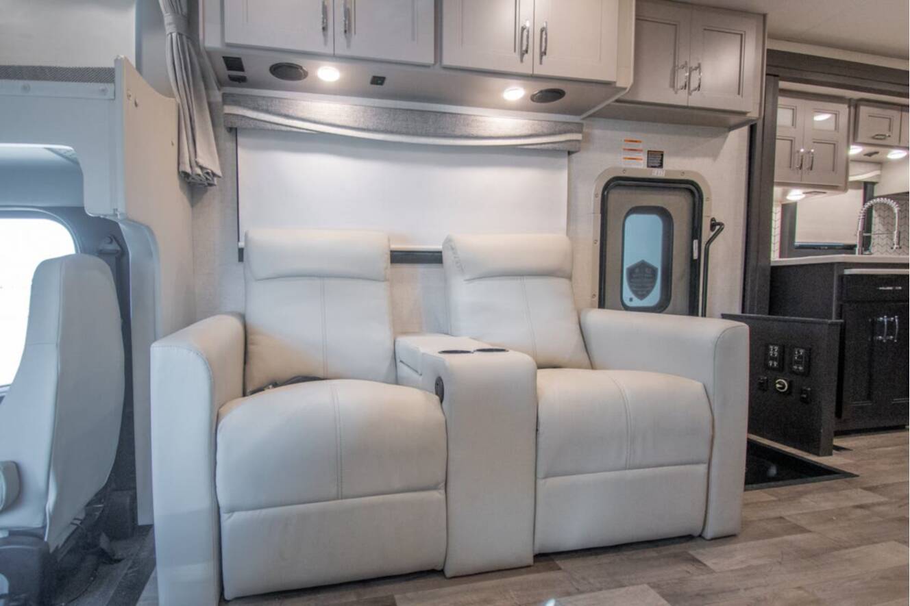 A photo of this 2026 Thor Motor Coach Pasadena 38FX