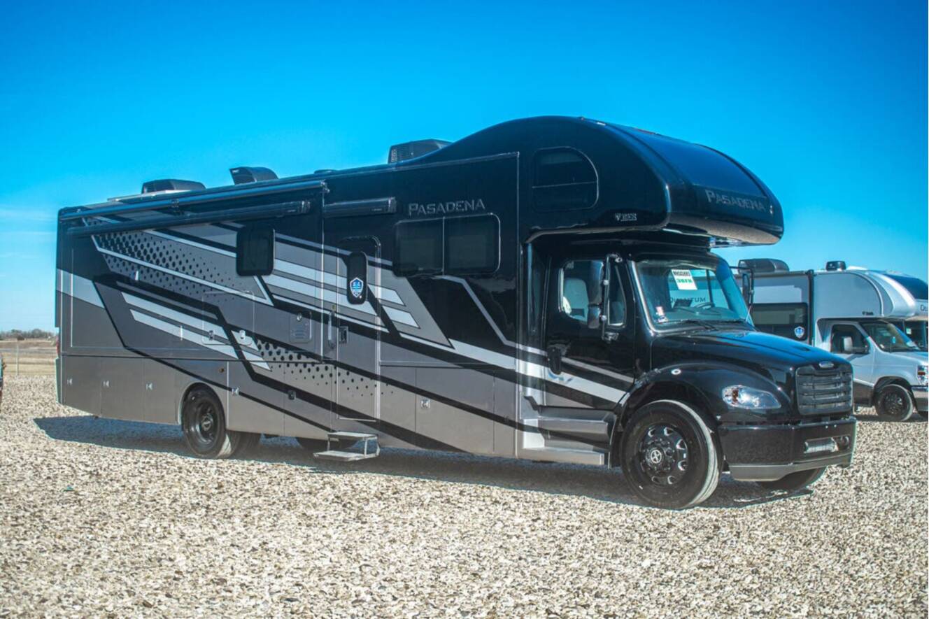 A photo of this 2026 Thor Motor Coach Pasadena 38FX