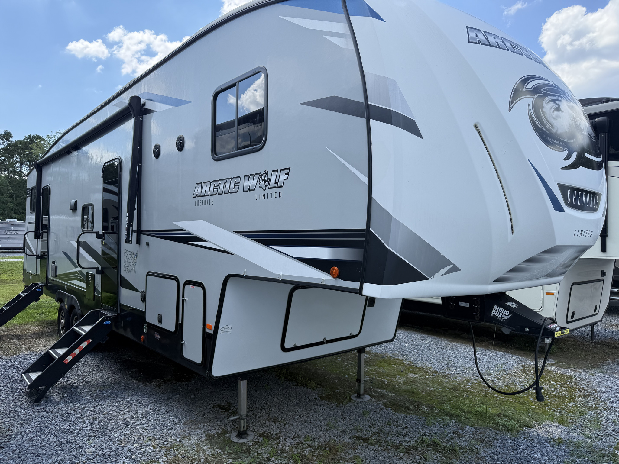2022 Forest River Cherokee Arctic Wolf 321BH in egg harbor city NJ