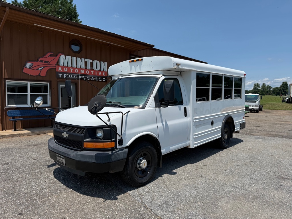 2004 CHEVROLET EXPRESS G3500 in Wilkesboro, NC