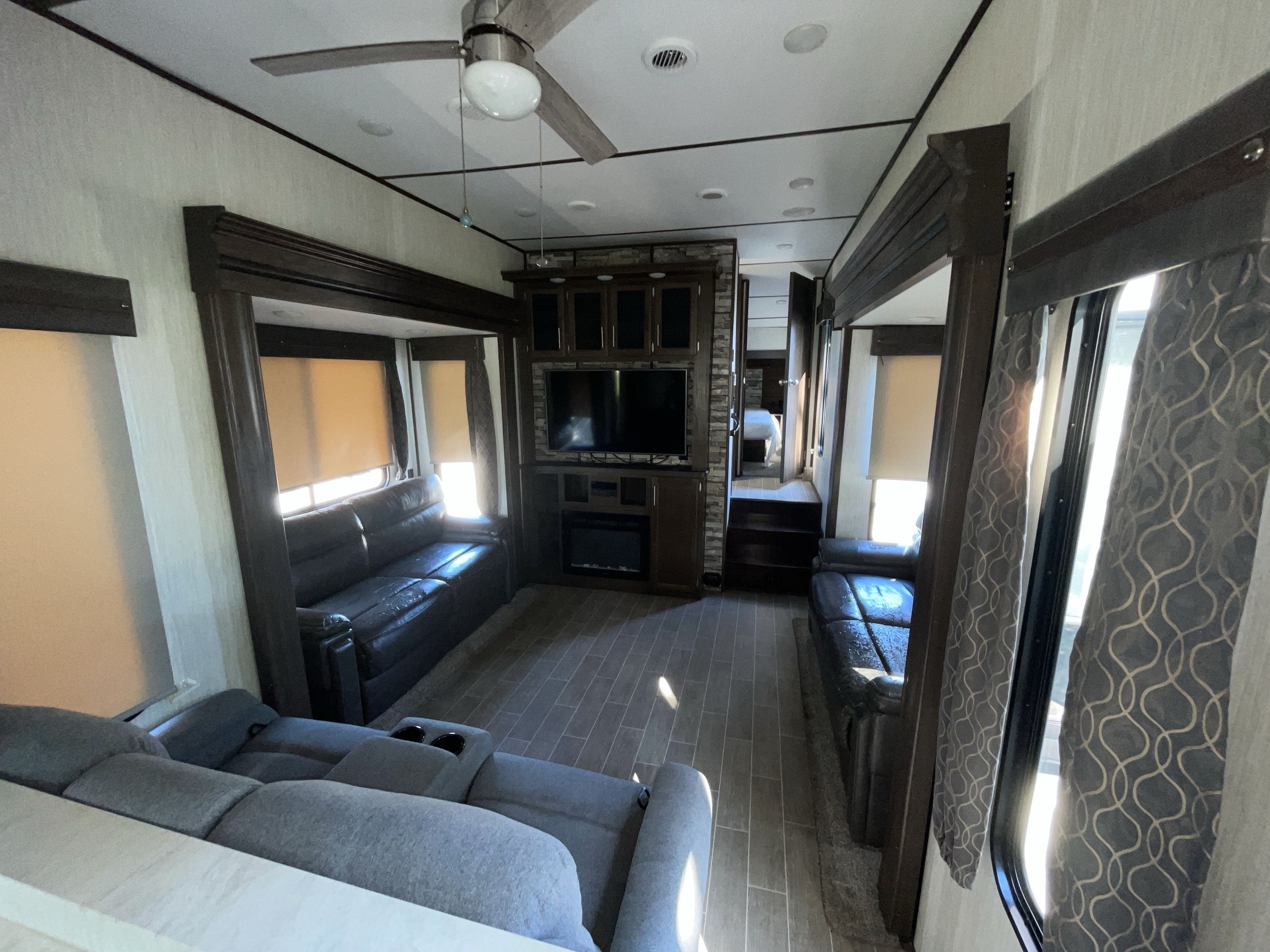 2019 Forest River ARCTIC WOLF 305ML6 in jacksonville FL