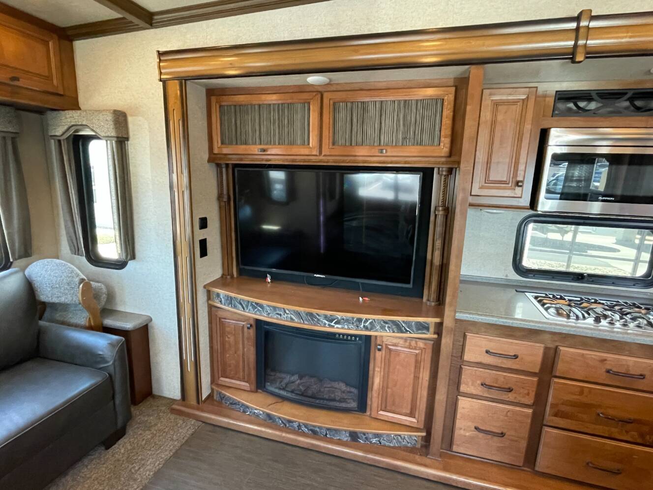 A photo of this 2017 Heartland BIG COUNTRY 3150RL