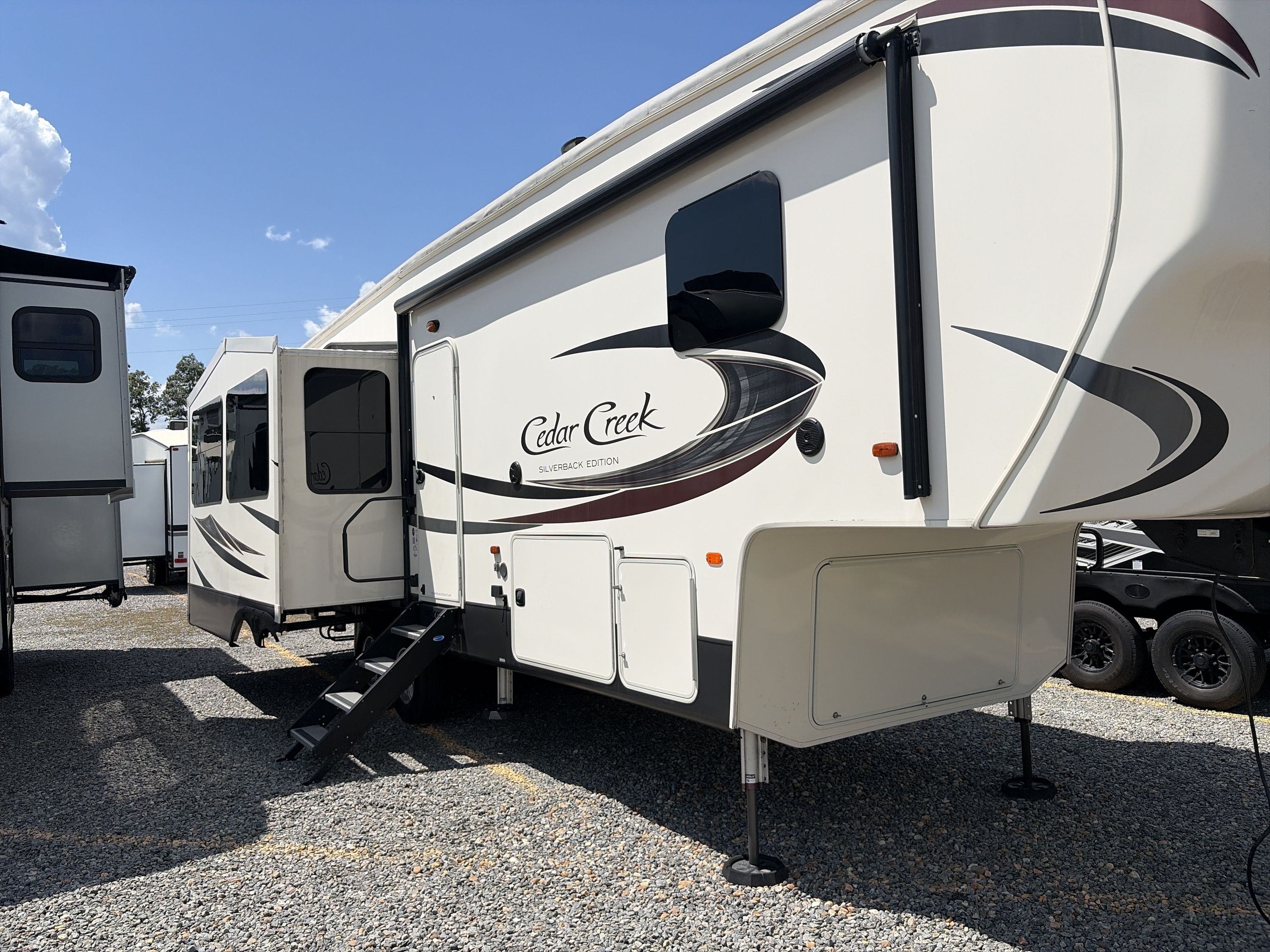 2019 Forest River CEDAR CREEK SILVERBACK 29RE in thornburg VA