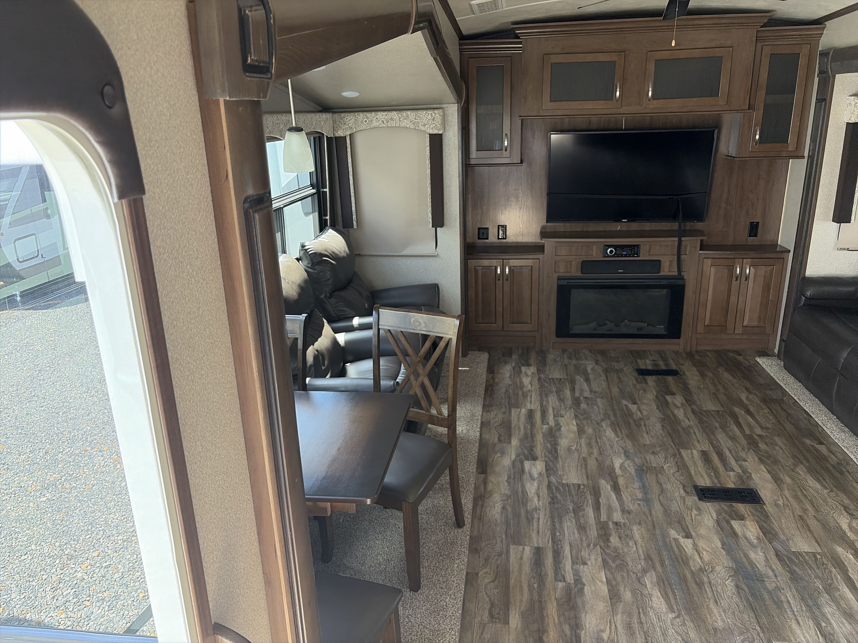 2019 Forest River CEDAR CREEK SILVERBACK 29RE in thornburg VA