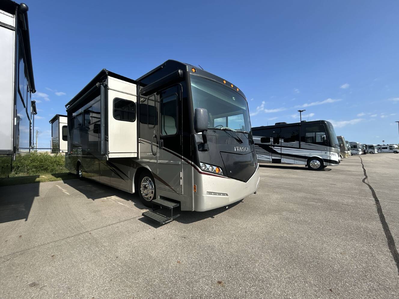 A photo of this 2015 Itasca SOLEI 36G