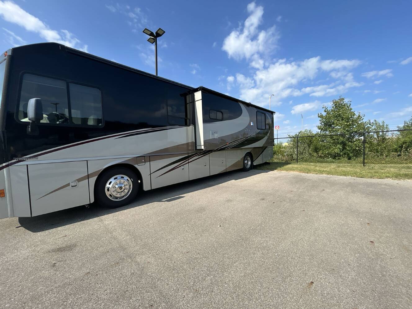 A photo of this 2015 Itasca SOLEI 36G
