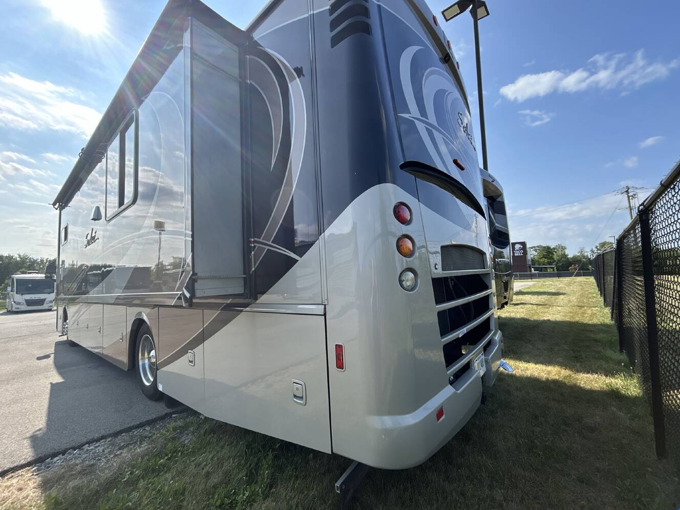 A photo of this 2015 Itasca SOLEI 36G