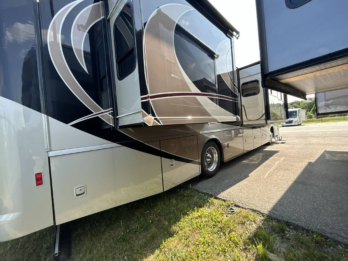 A photo of this 2015 Itasca SOLEI 36G