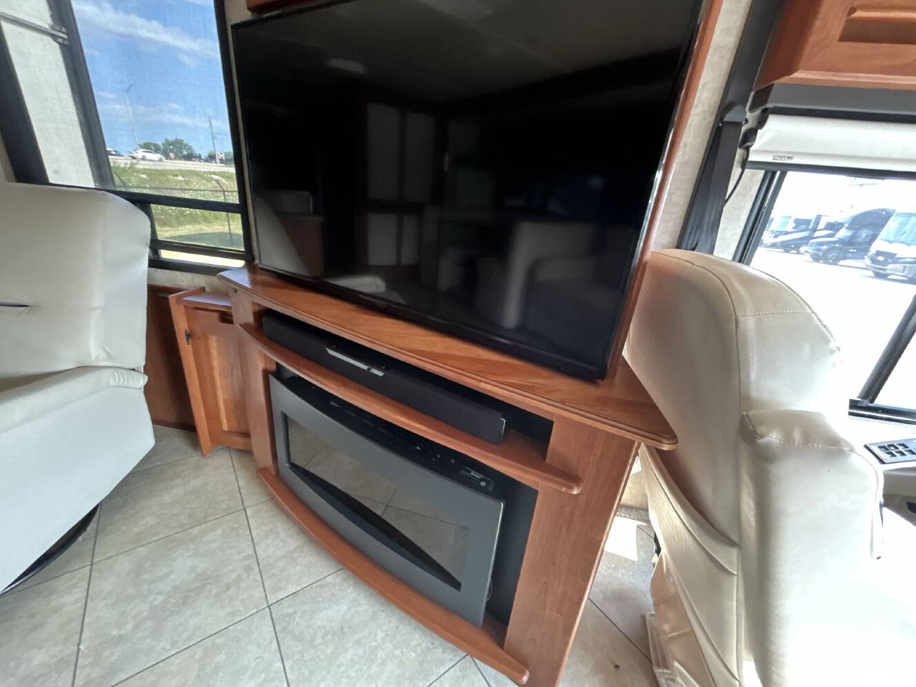 A photo of this 2015 Itasca SOLEI 36G