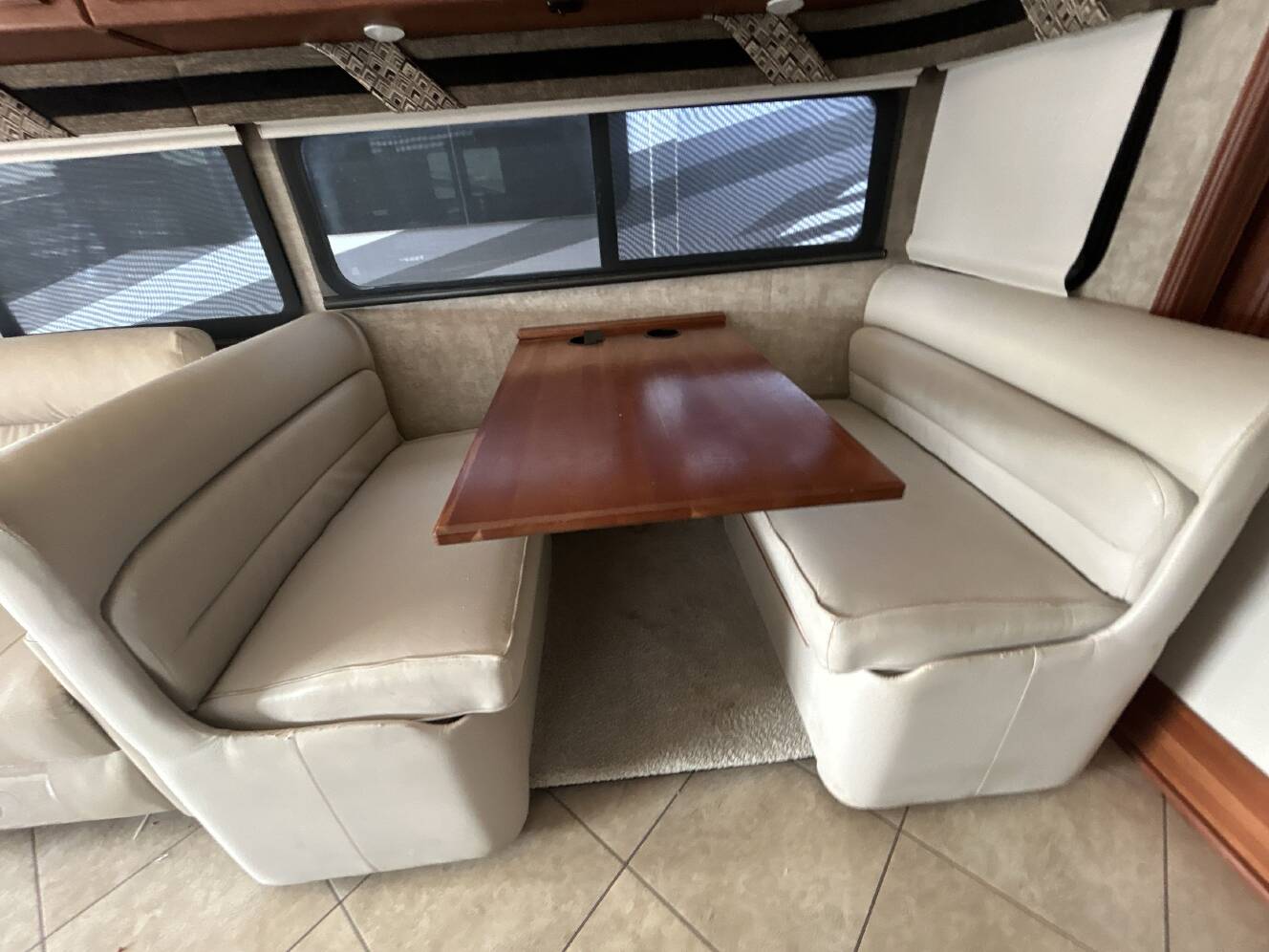 A photo of this 2015 Itasca SOLEI 36G