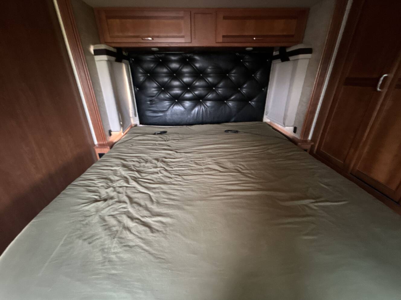 A photo of this 2015 Itasca SOLEI 36G