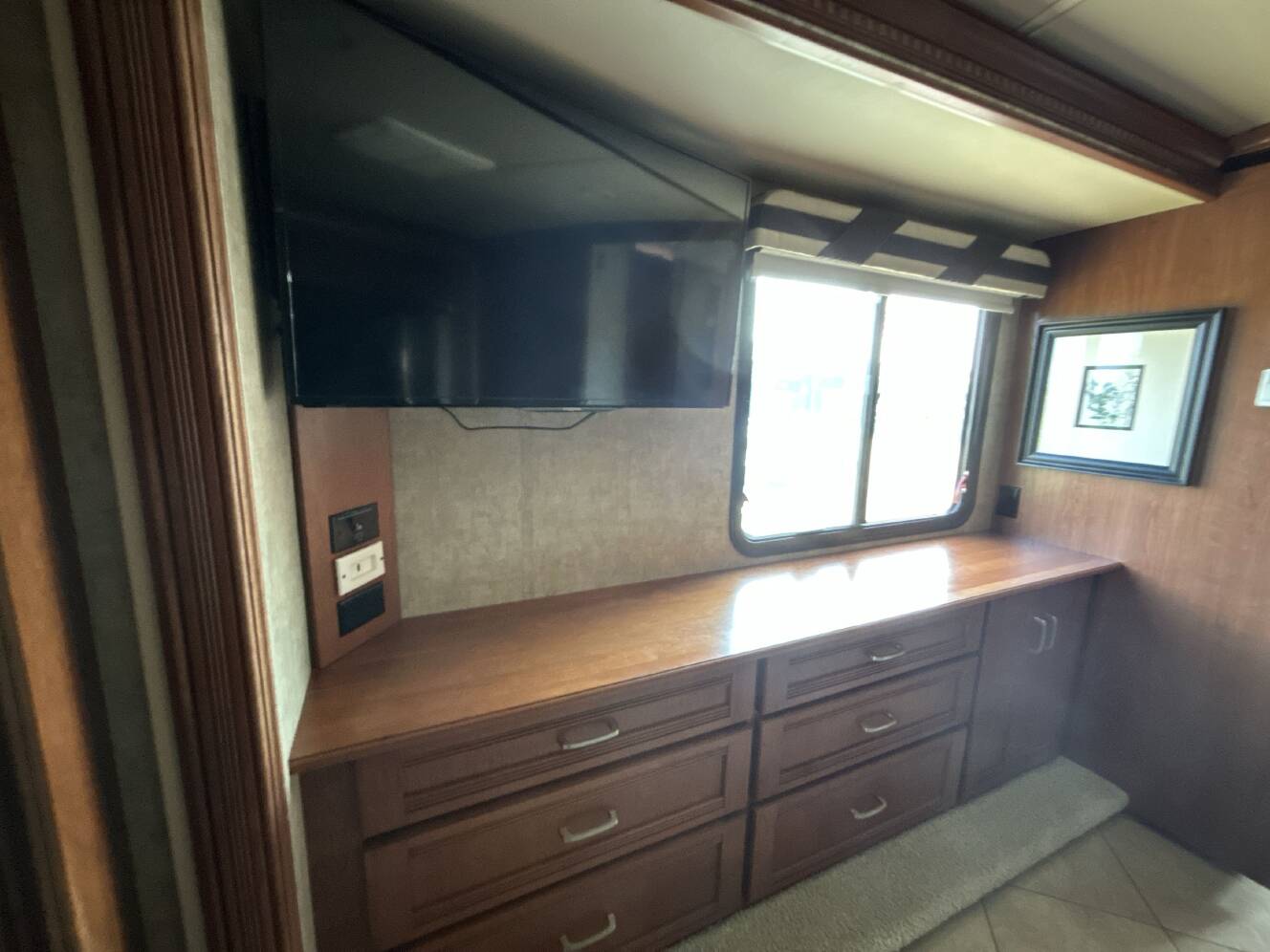 A photo of this 2015 Itasca SOLEI 36G